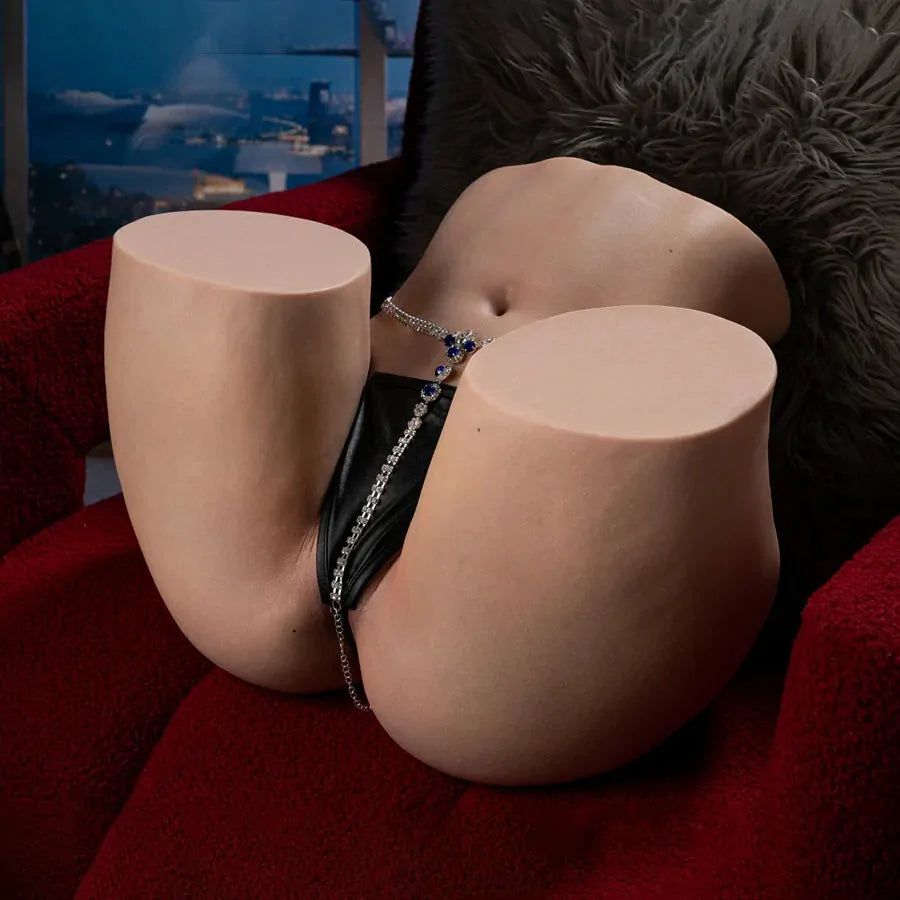 Tessa: 17 kg Heavyweight Silicone Ass with Massive 117 cm Hips